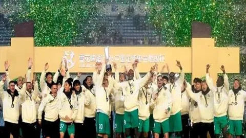 贝林厄姆灵巧过人，精准传球助力队友进球